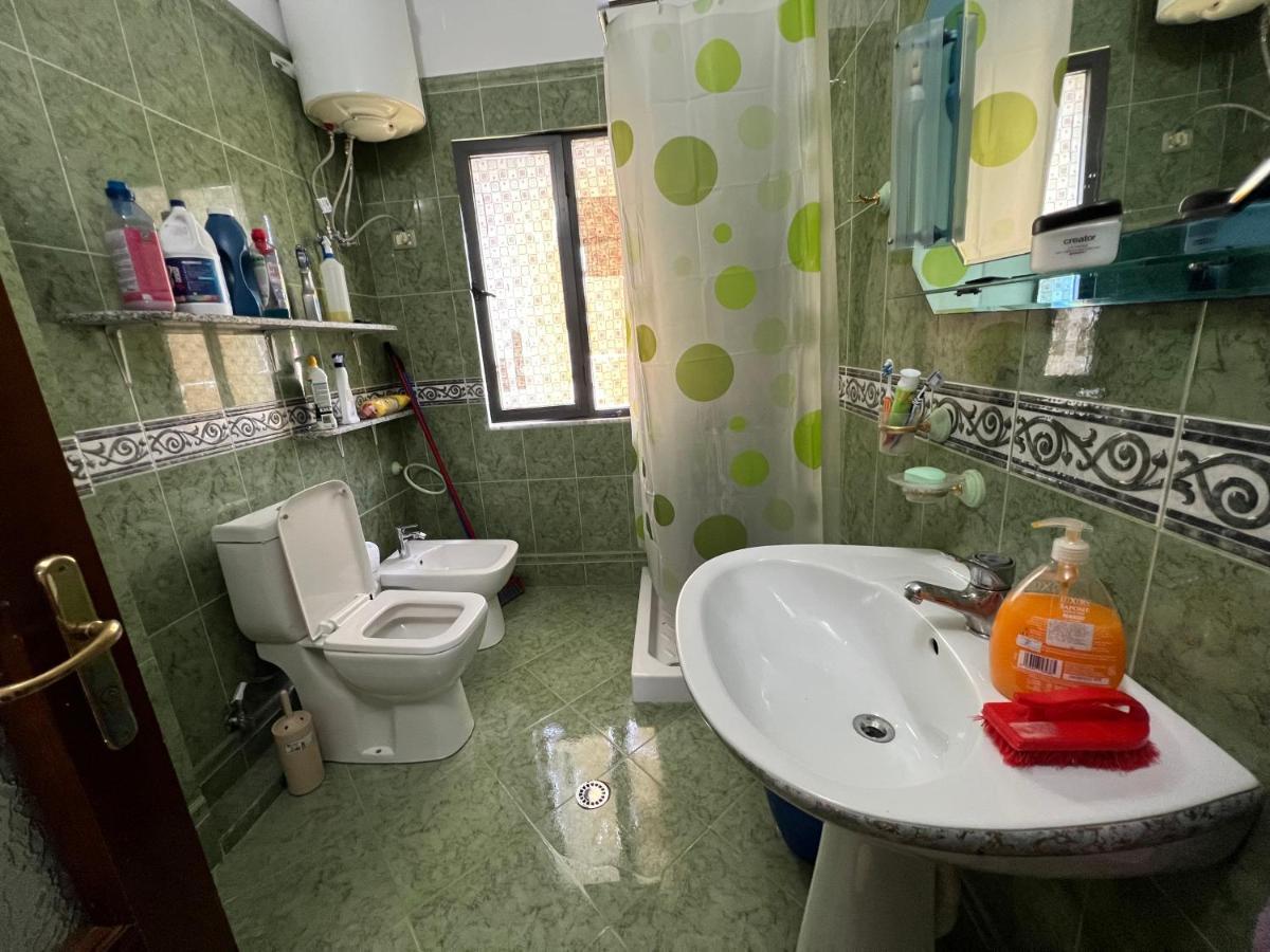 בראט Entire Apartment Castle View מראה חיצוני תמונה