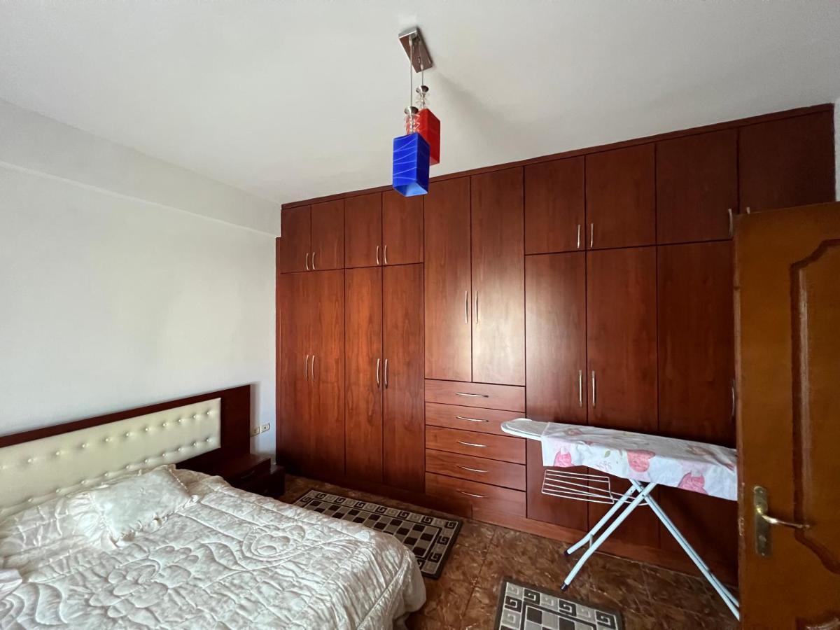 בראט Entire Apartment Castle View מראה חיצוני תמונה