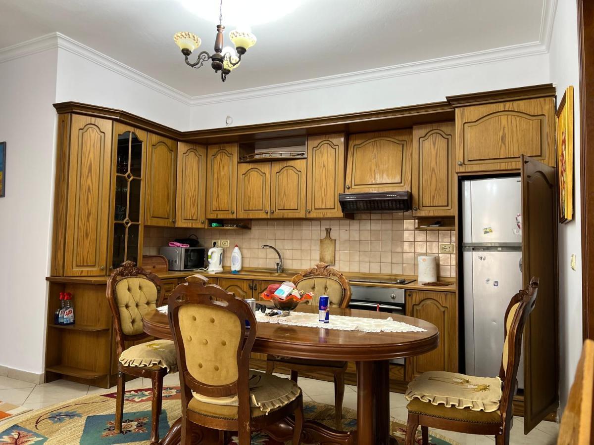 בראט Entire Apartment Castle View מראה חיצוני תמונה