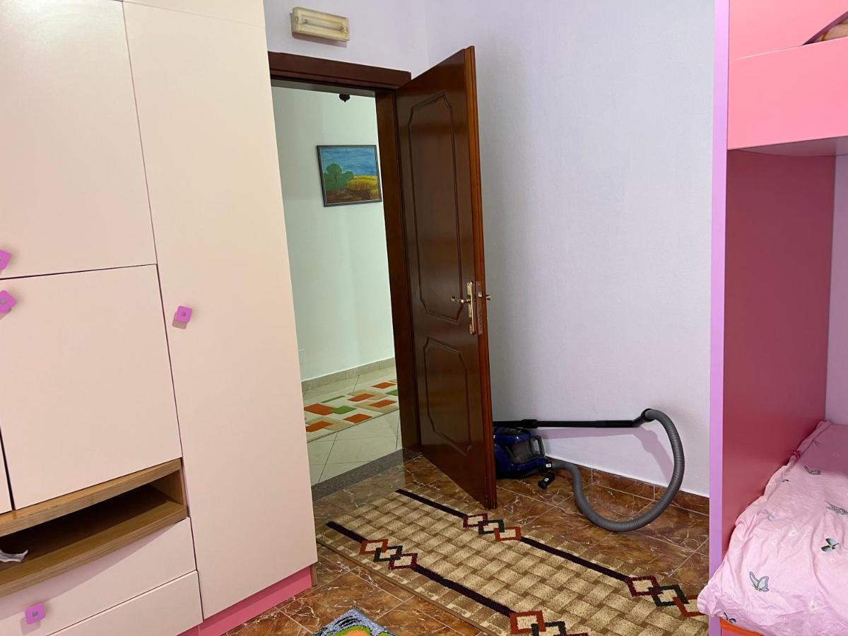 בראט Entire Apartment Castle View מראה חיצוני תמונה