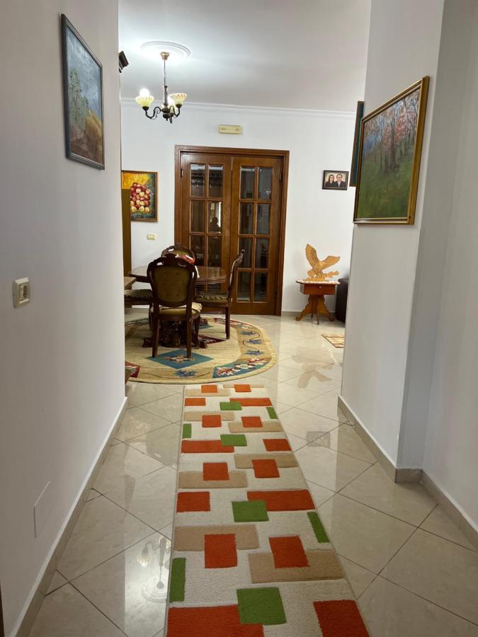 בראט Entire Apartment Castle View מראה חיצוני תמונה
