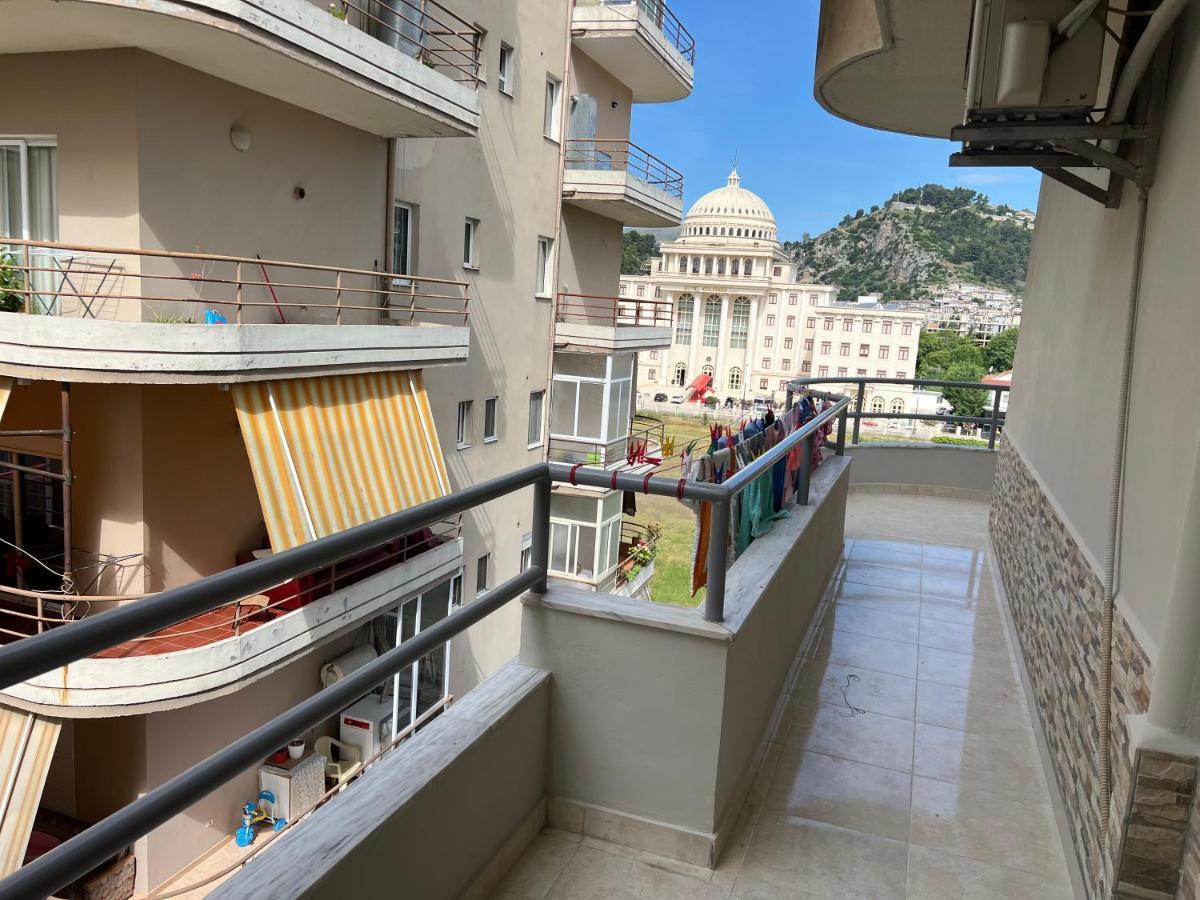 בראט Entire Apartment Castle View מראה חיצוני תמונה