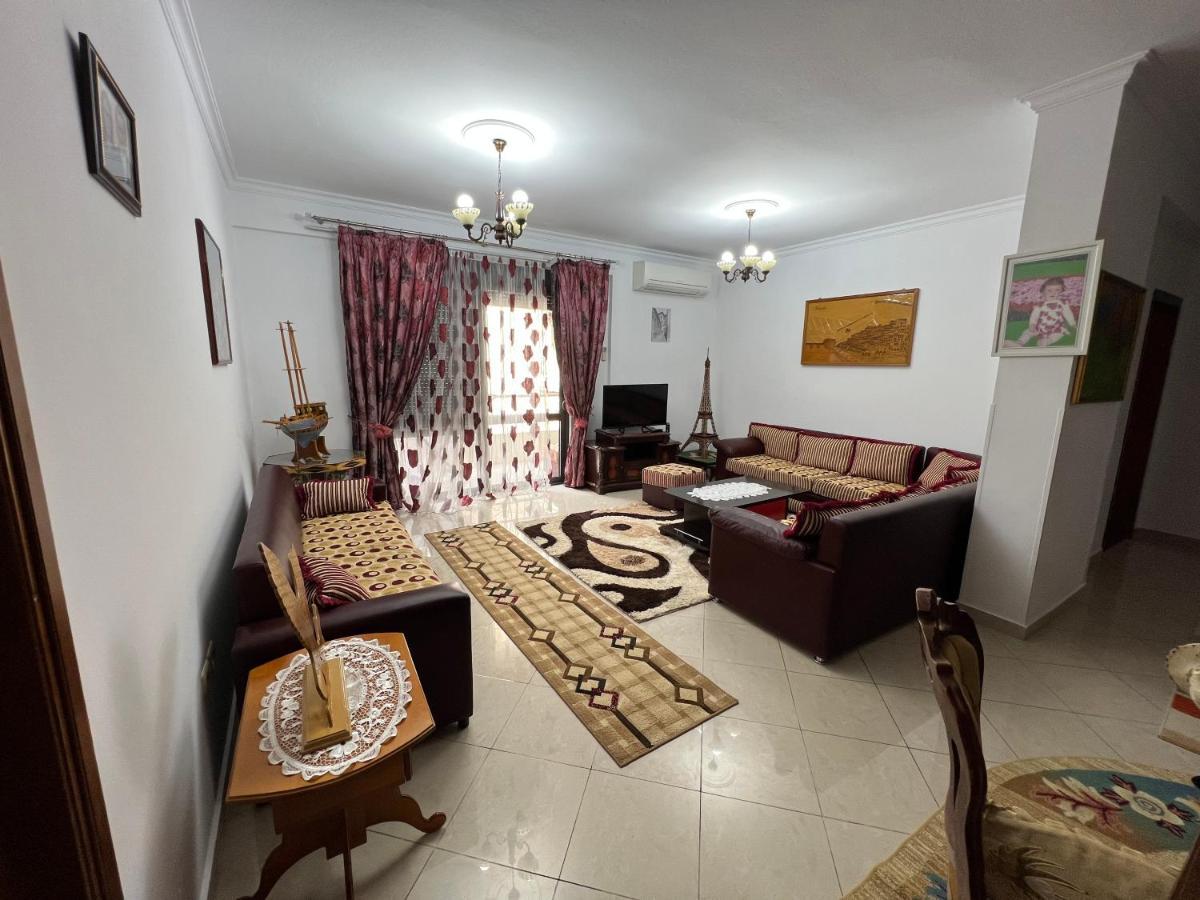 בראט Entire Apartment Castle View מראה חיצוני תמונה