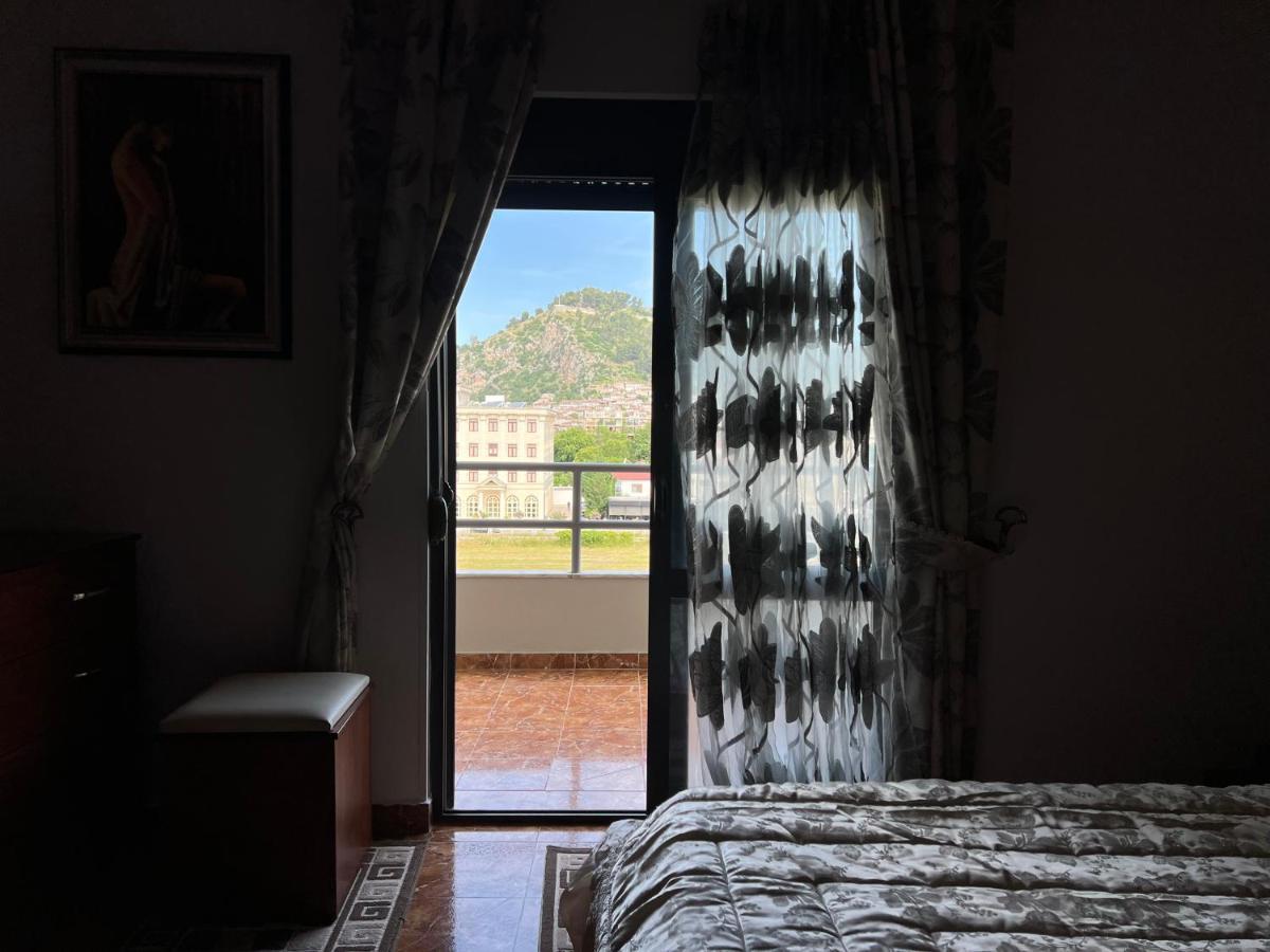 בראט Entire Apartment Castle View מראה חיצוני תמונה