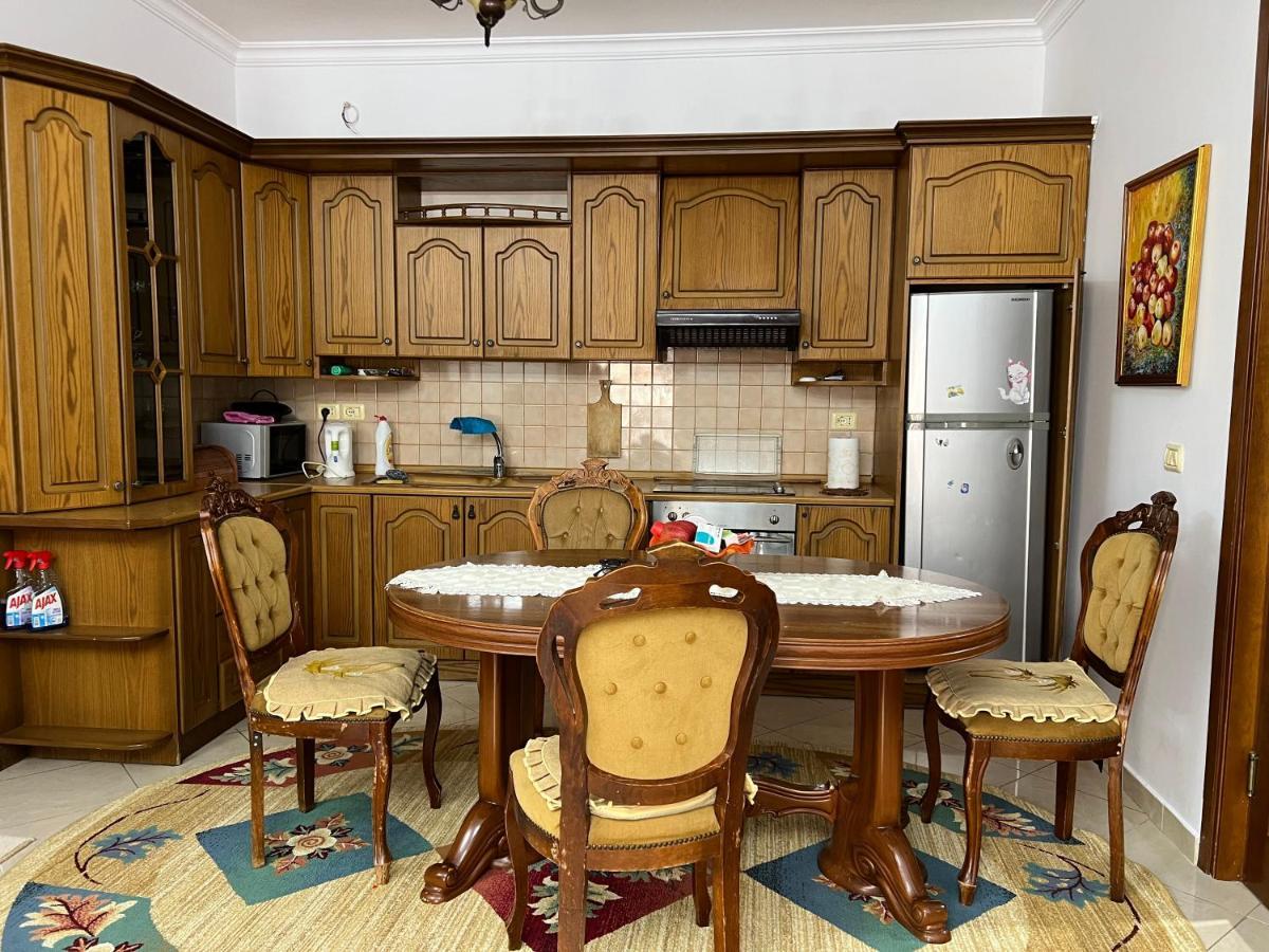 בראט Entire Apartment Castle View מראה חיצוני תמונה